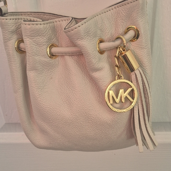 Michael Kors Ivory Crossbody Bag with Gold Accents - Picture 4 of 7